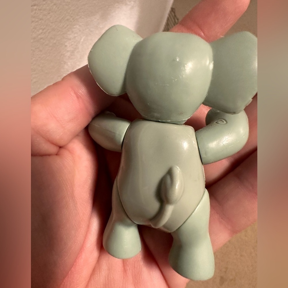 Happy Elephant Toy, Moving limbs, RainForest Cafe animal figure, collectible - Picture 6 of 7